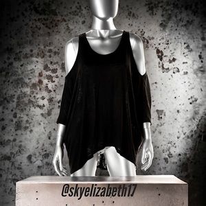 ELAN Open/Cold Shoulder Lightweight Solid Black Women’s Top, S